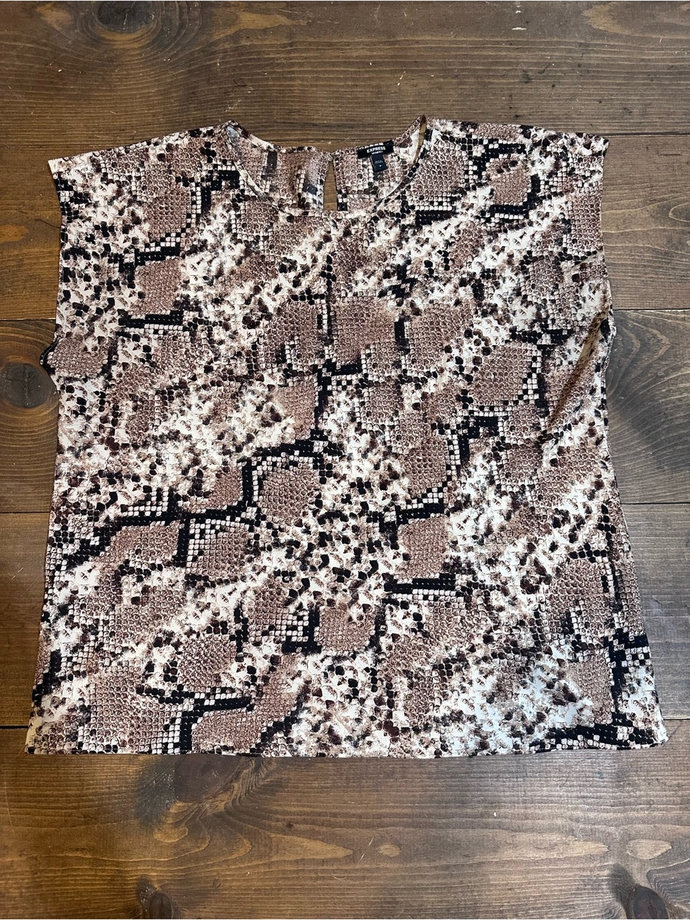 Express Neutral Snake-Print Short Sleeve Tunic - Picture 3 of 3